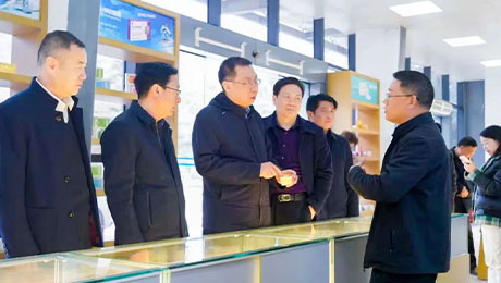 依法服務(wù)保障企業(yè)更好發(fā)展，隴南中院院長萬建軍赴獨(dú)一味制藥調(diào)研指導(dǎo)
