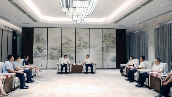 江西省萍鄉(xiāng)市委副書記、市長熊運浪與林楊林一行舉行工作會談